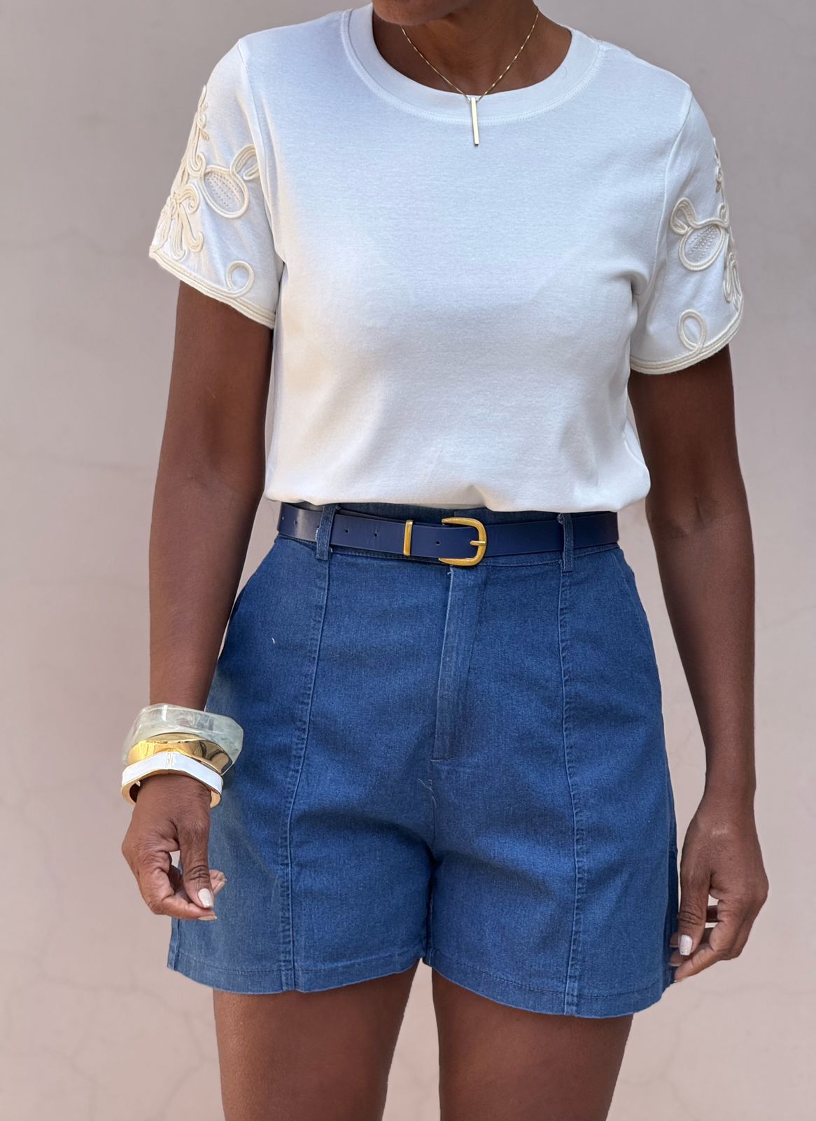 Blusinha Algodão/Malha Bordada nas Mangas