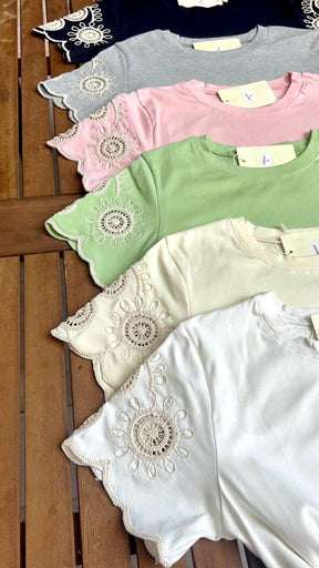 T-Shirt Malha/Algodão com Bordados