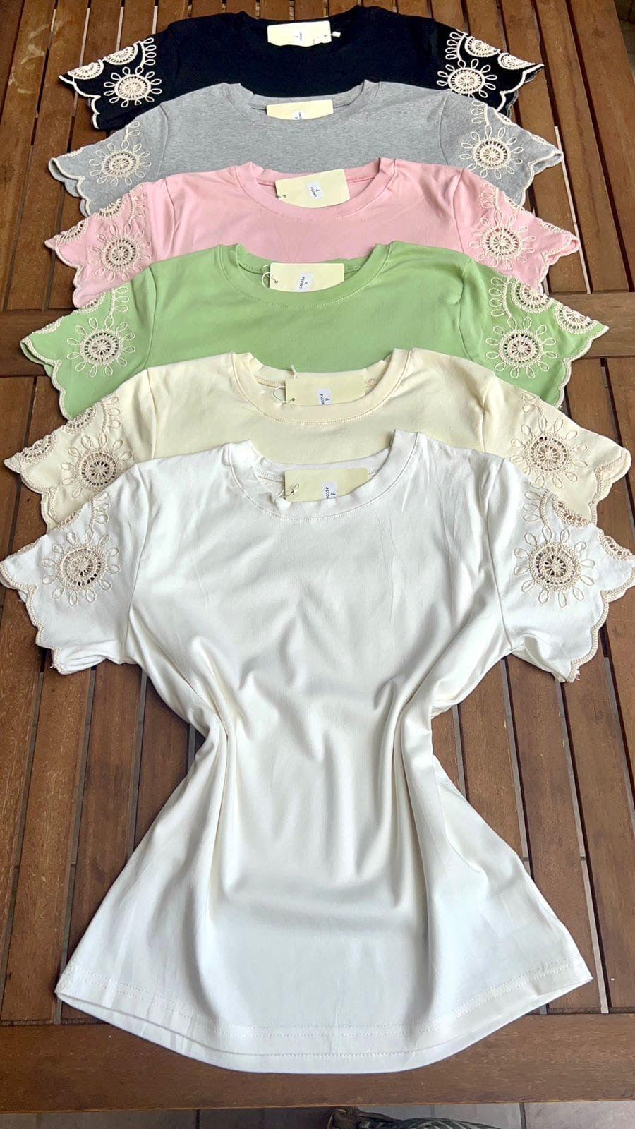 T-Shirt Malha/Algodão com Bordados